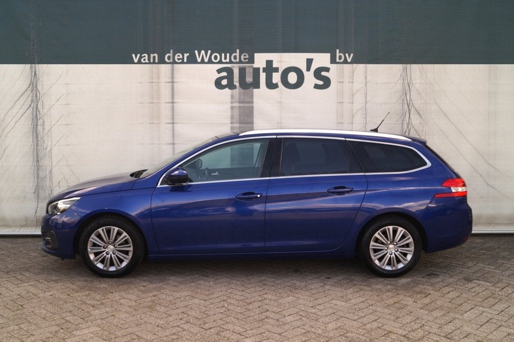 Peugeot 308 SW 1.2 PureTech 130pk Premium -PANO-ECC-CAM-TREK, Auto's, Gebruikt, Euro 6, 1199 cc, Leder en Stof