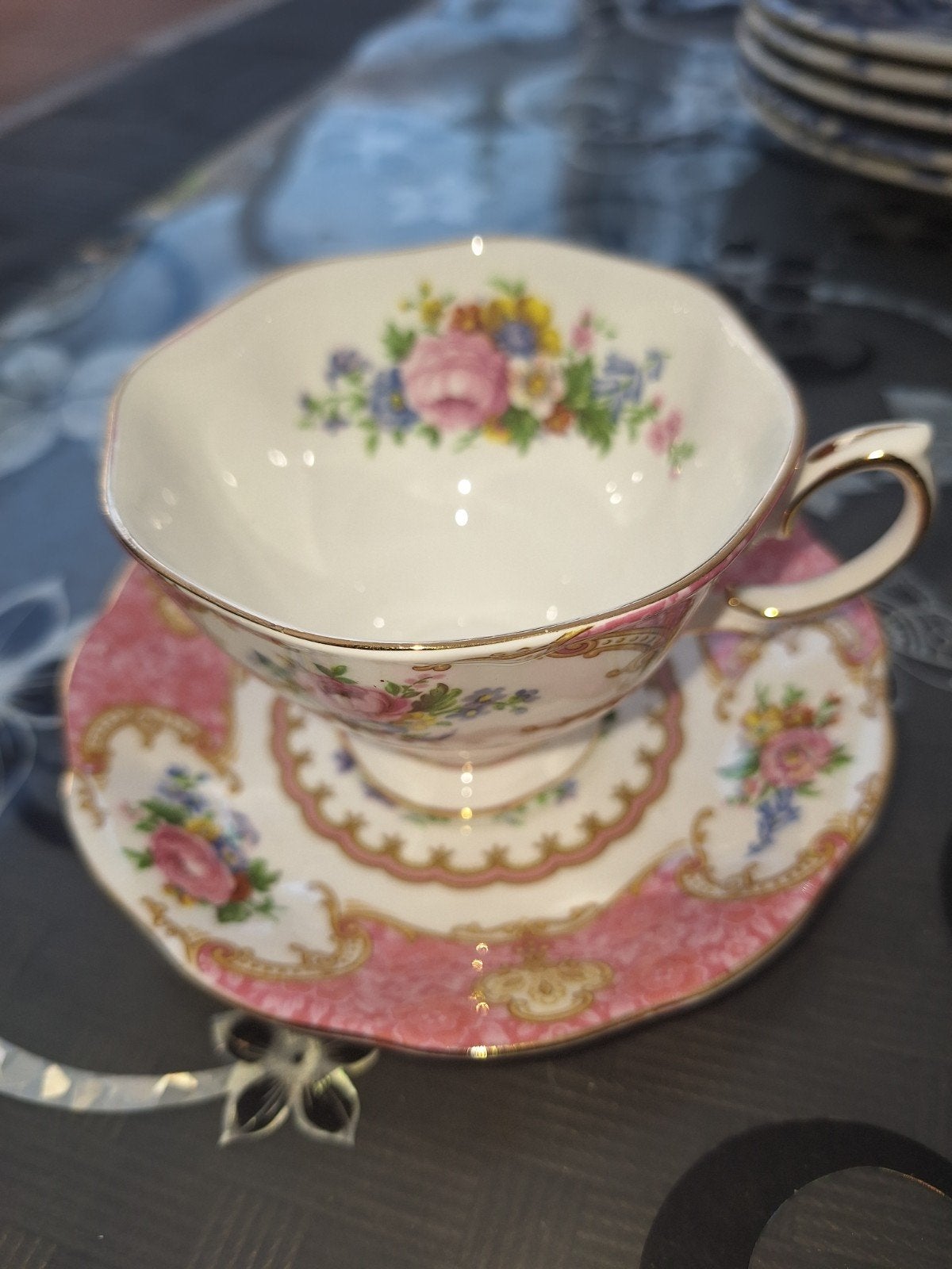 Royal Albert Lady Askew, Ophalen of Verzenden, Zo goed als nieuw, Boek of Tijdschrift