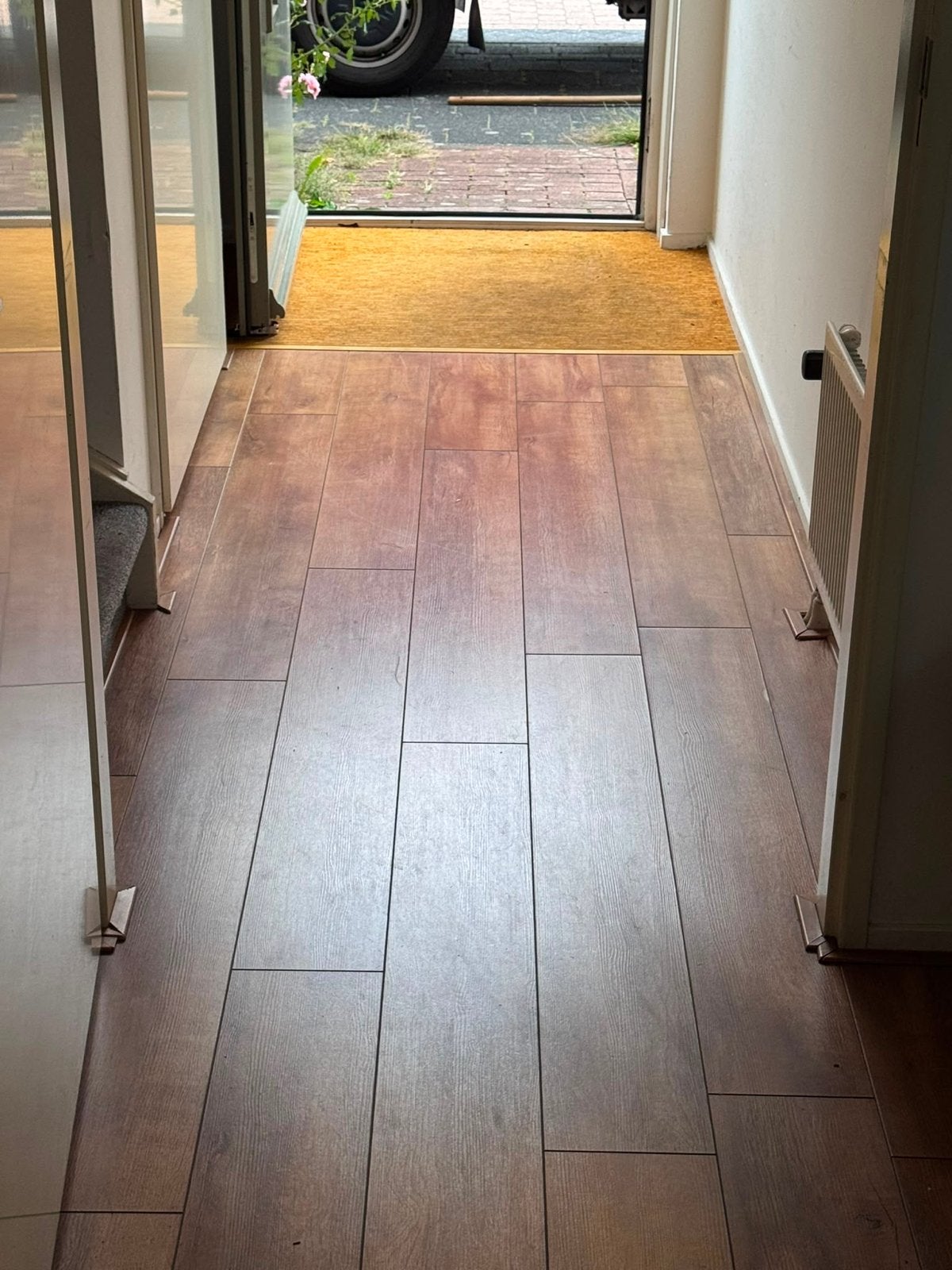 Gratis , 33 m², Laminaatvloer met houtnerf -kwaliteit vloer, Ophalen, Zo goed als nieuw, 10 m² of meer, 10 tot 30 cm