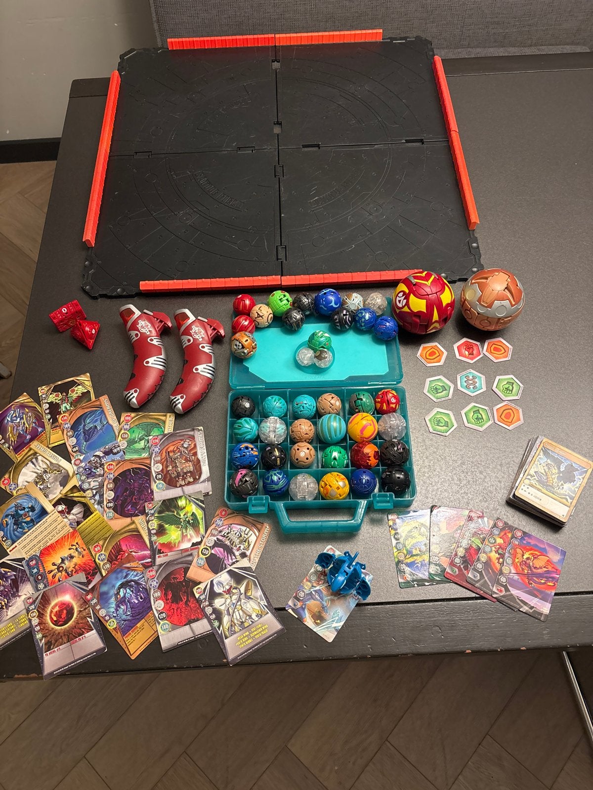 Grote Bakugan collectie met speelveld en kaarten, Ophalen of Verzenden, Gebruikt, Meerdere kaarten