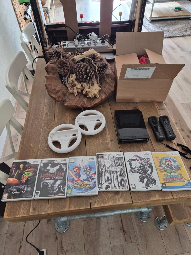 Wii Console Bundel met 8 Spellen en Accessoires, Gebruikt, Vanaf 18 jaar, Overige genres, Eén computer