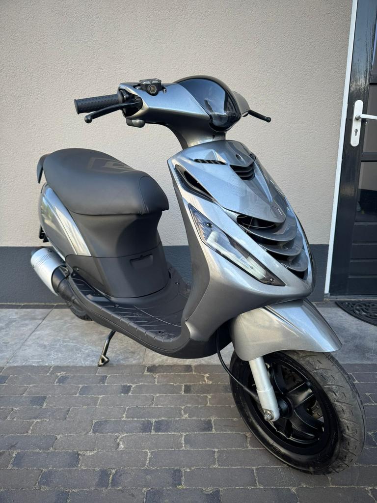 ⭐️Piaggio zip 50cc 2t brom SP-Line 6698 km⭐️, Fietsen en Brommers, Scooters | Piaggio, Zo goed als nieuw, Zip, Benzine, Ophalen of Verzenden