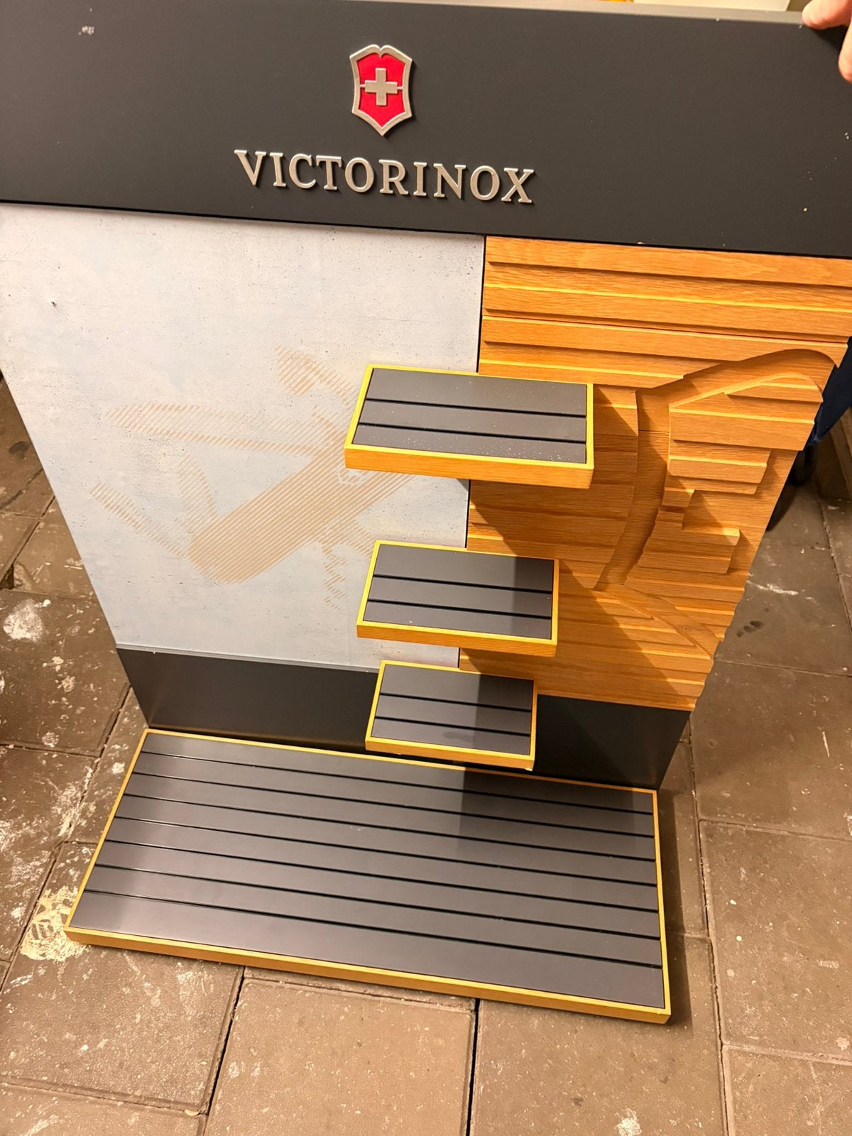 Victorinox winkel display voor zwitsers zakmes, Ophalen, Zo goed als nieuw