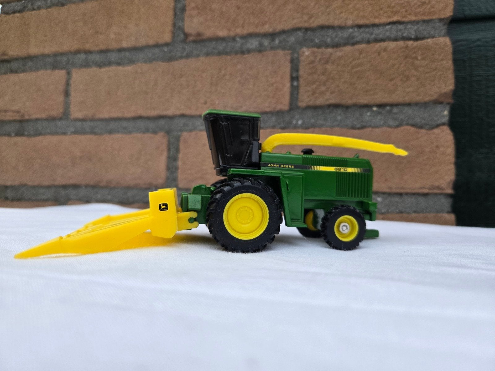 John Deere 6910 Maishakselaar Speelgoedmodel, Ophalen of Verzenden, Zo goed als nieuw