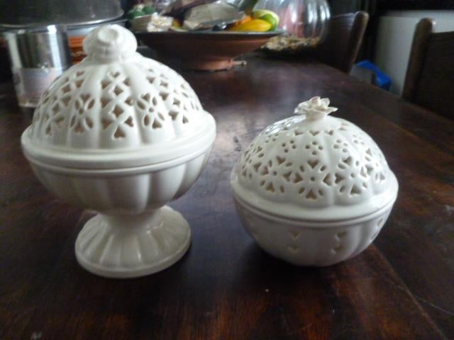 2 Engelse potpourri schaaltjes Hartley  en royal creamware, Antiek en Kunst, Ophalen of Verzenden