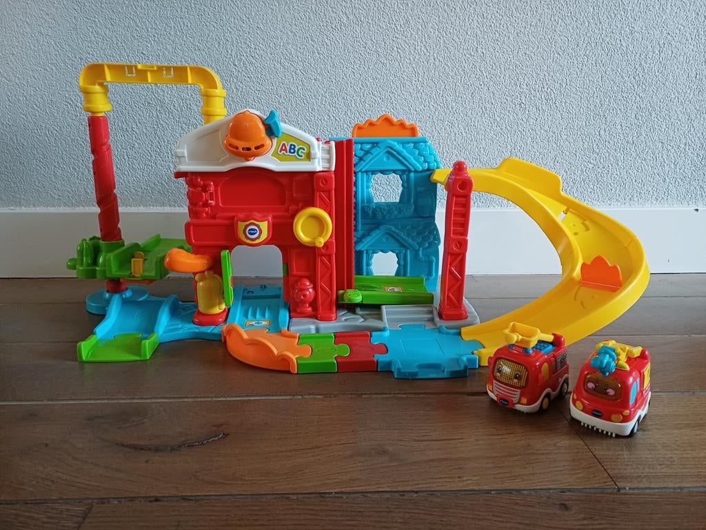 VTech auto toet toet brandweer kazerne, Ophalen of Verzenden, Gebruikt, 2 tot 4 jaar
