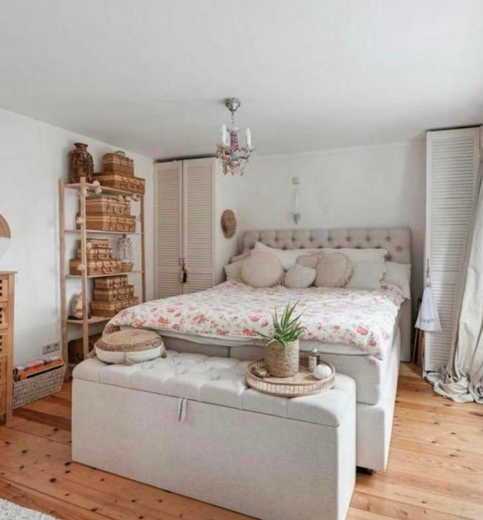 Tweepersoons boxspring van swiss sense met opbergpoef, Ophalen, Zo goed als nieuw
