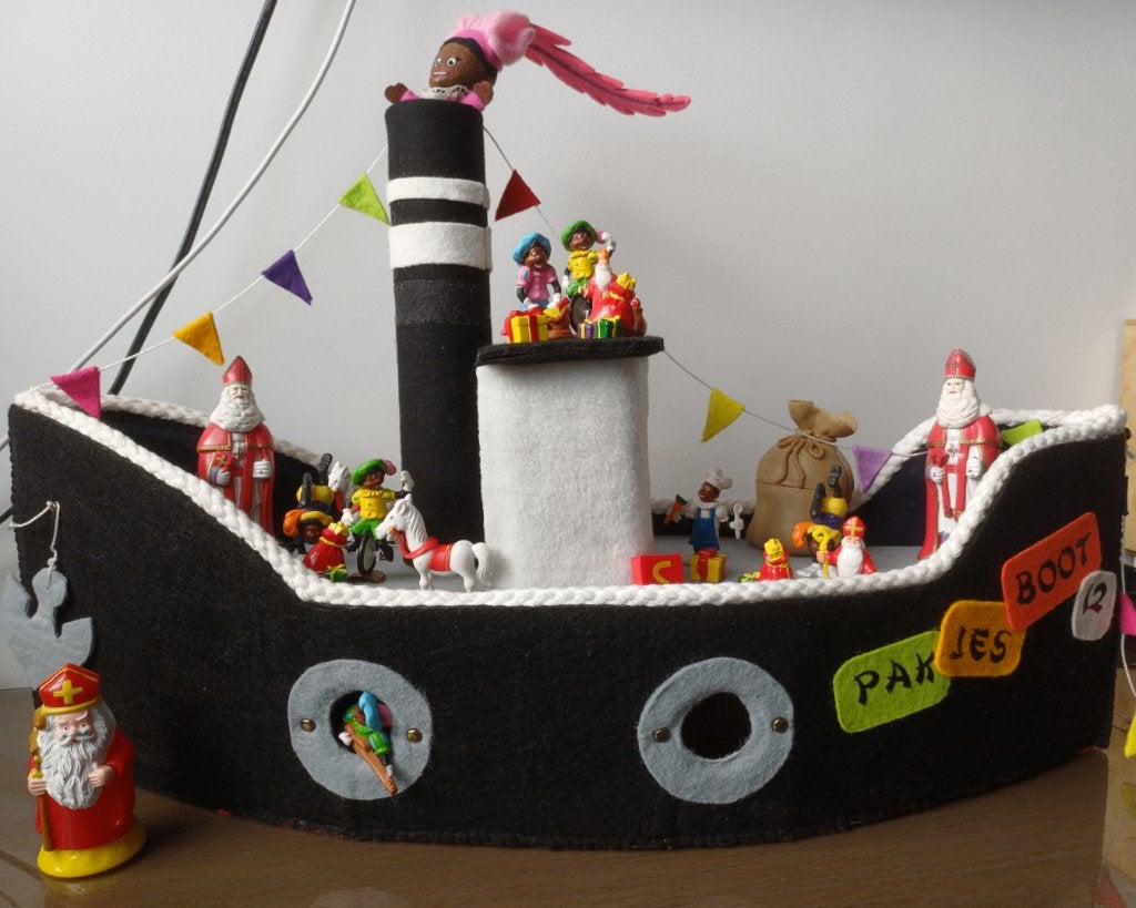 vilten sinterklaas boot met pietjes, Diversen, Verzenden, Gebruikt