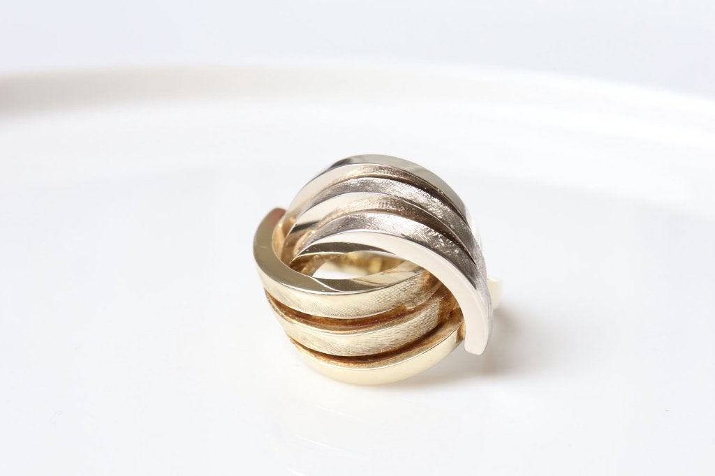 14 Karaat Vintage Moderne Ring | Brede Gouden Damesring, Ophalen of Verzenden, Zo goed als nieuw, 17 tot 18, Dame
