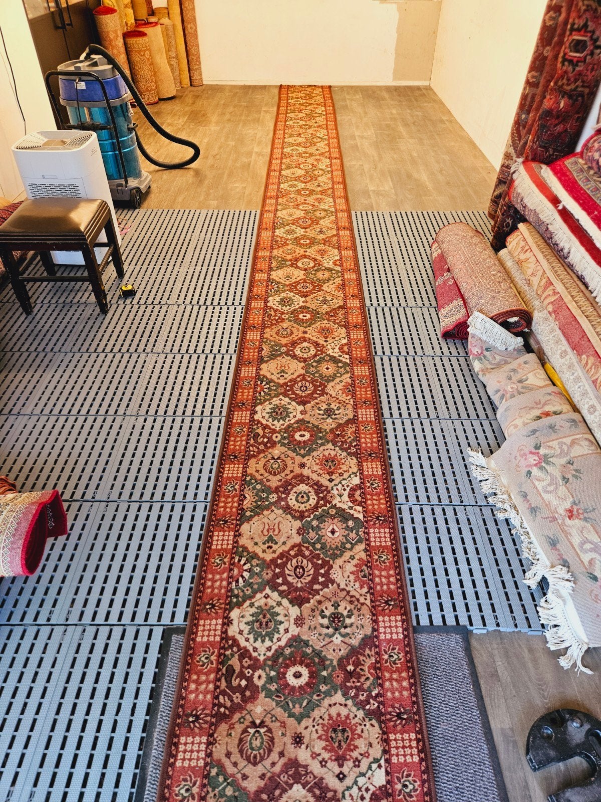 Perzische Loper. Prachtige kleuren en patronen! Weg = Weg!, 100 tot 150 cm, Perzisch, Zo goed als nieuw, Rechthoekig