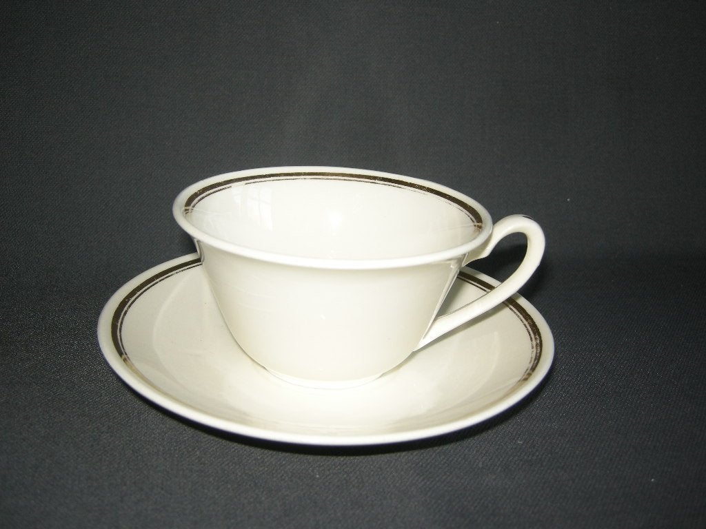 Petrus Regout / Royal Sphinx, roomwit-goud, kop & schotels, Antiek en Kunst, Antiek | Servies los, Ophalen of Verzenden