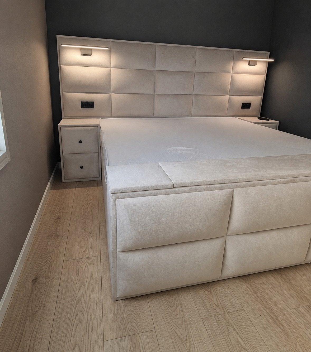 Luxe boxspring met tv lift, verlichting en nachtkastjes, Huis en Inrichting, Slaapkamer | Boxsprings, Tweepersoons, Ophalen of Verzenden