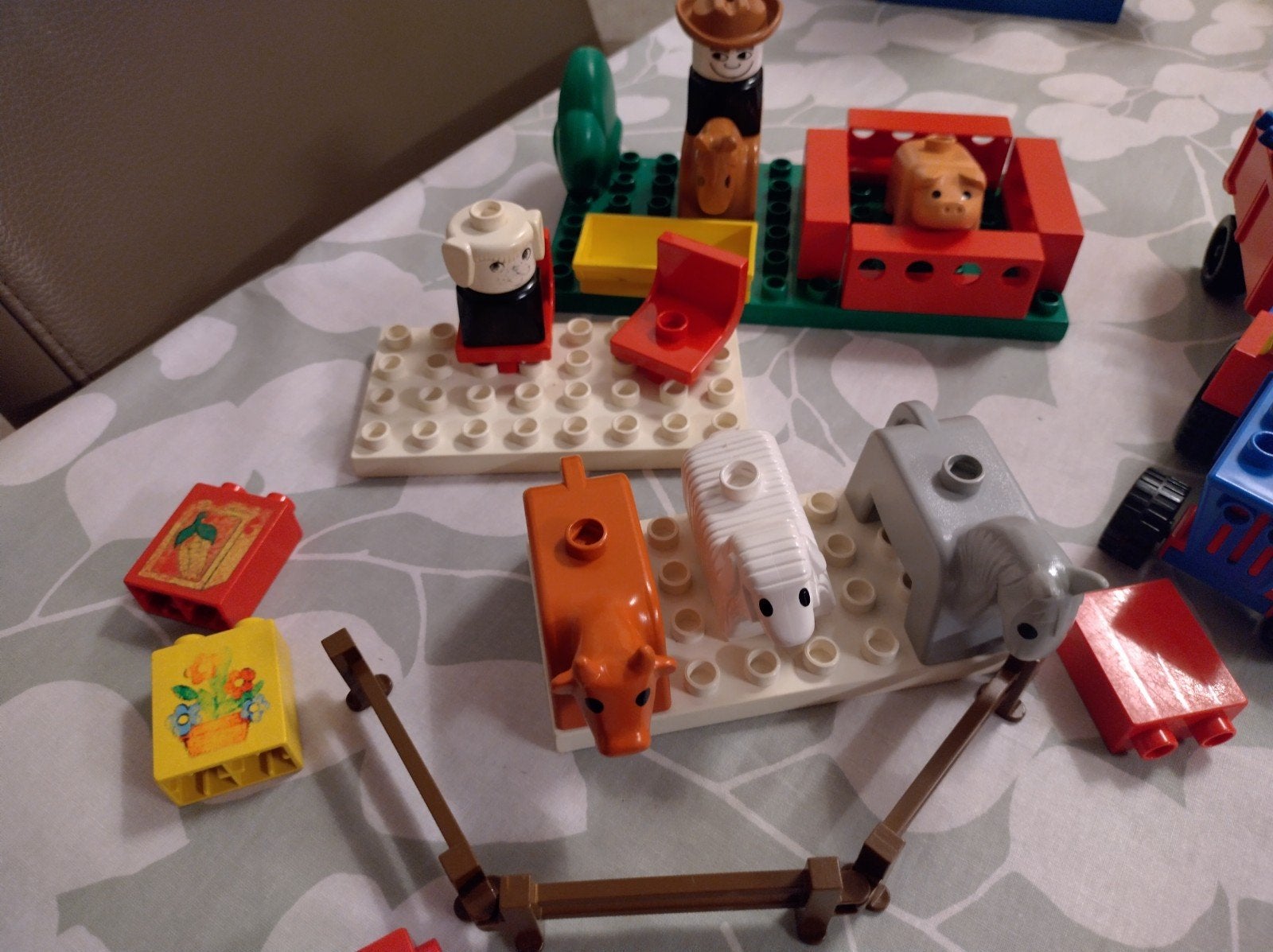 Duplo Dieren, traktor en grondplaatjes Set, Inclusief minifiguren, Gebruikt, Ophalen of Verzenden, Duplo