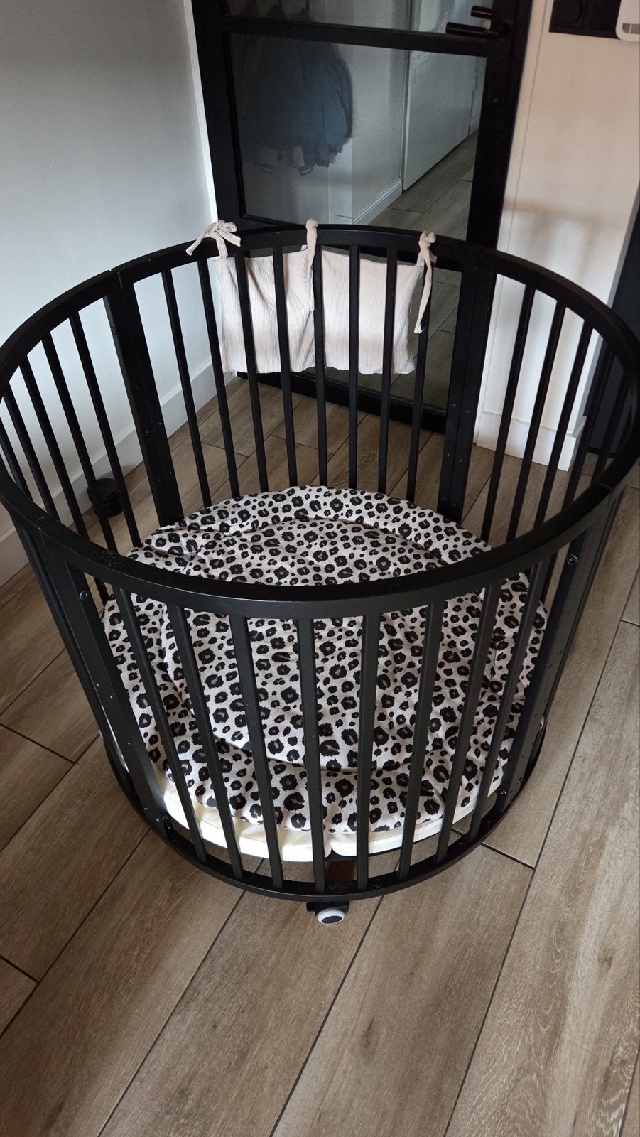 Ronde box Mila van Novi met kussen, boxkleed en opberghanger, Kinderen en Baby's, Ophalen, Zo goed als nieuw, Rond, Boxkleed