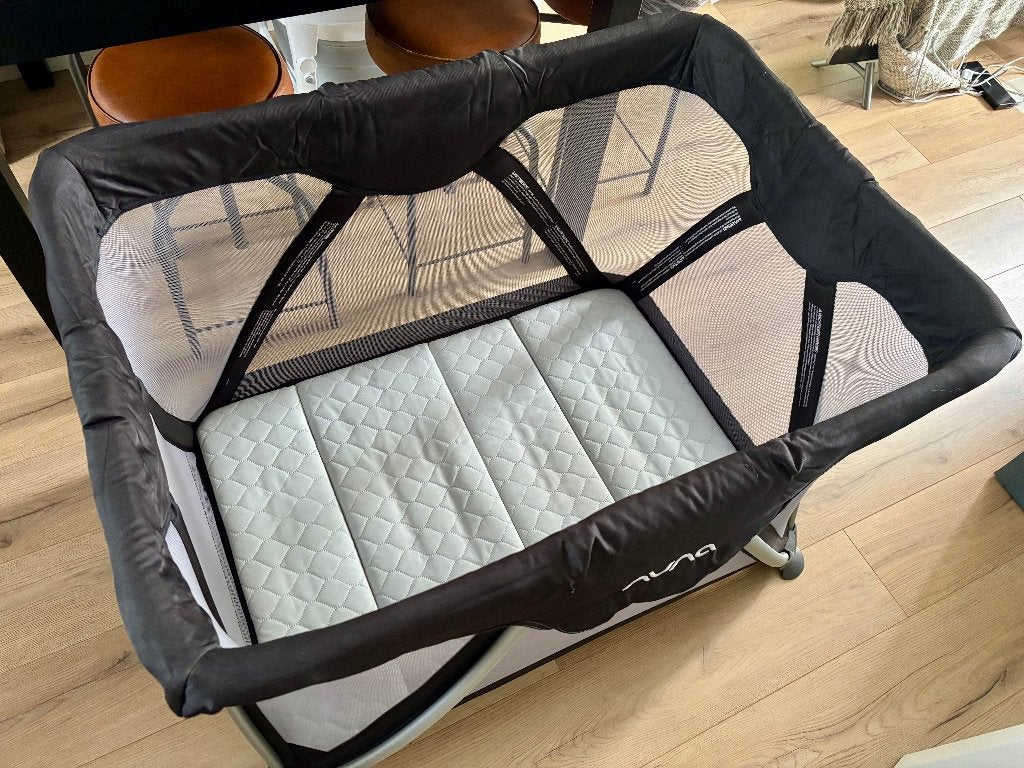 Campingbed Nuna Sena, Ophalen, Gebruikt, Reisbedje