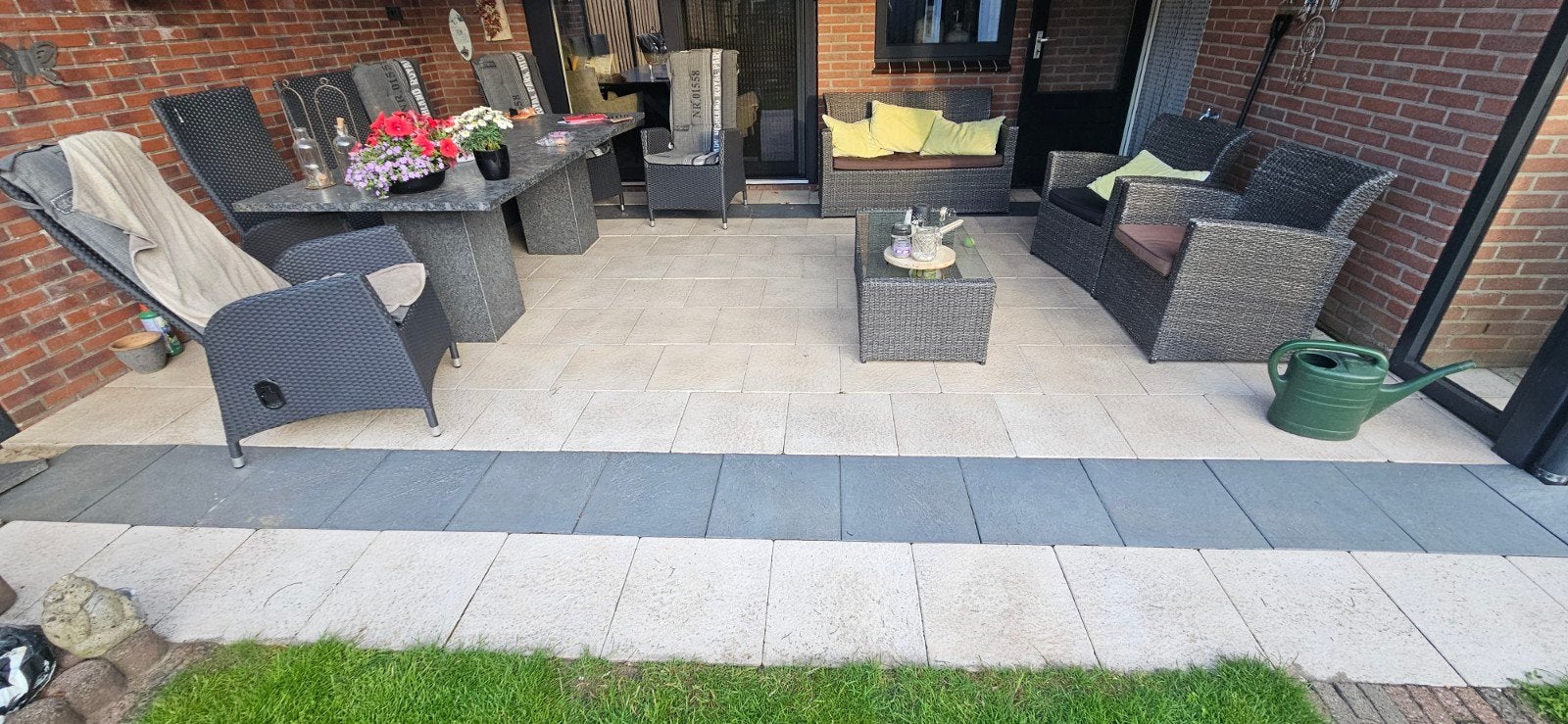Gecoate 40x40x4 cm betontegels beige / zwart 23m2, Tuin en Terras, Ophalen