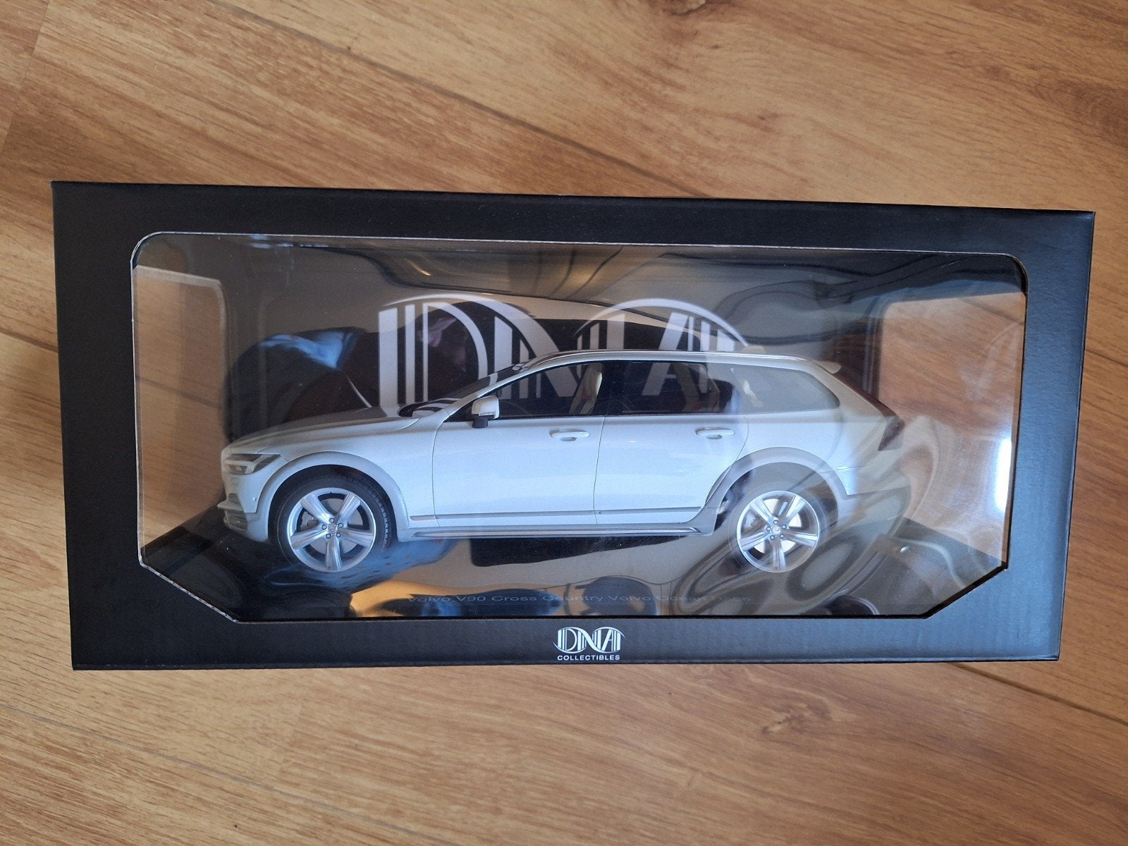volvo V90 Cross Country Volvo Ocean Race 1/18, Hobby en Vrije tijd, Ophalen of Verzenden, Nieuw, Overige merken