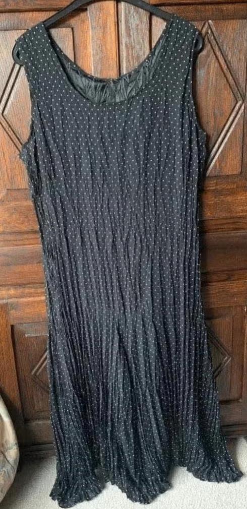 Zwarte, gevoerde jurk stippen; 48/50; oto 60 cm, lengte 130, Ophalen of Verzenden, Zo goed als nieuw, Zwart, Jurk
