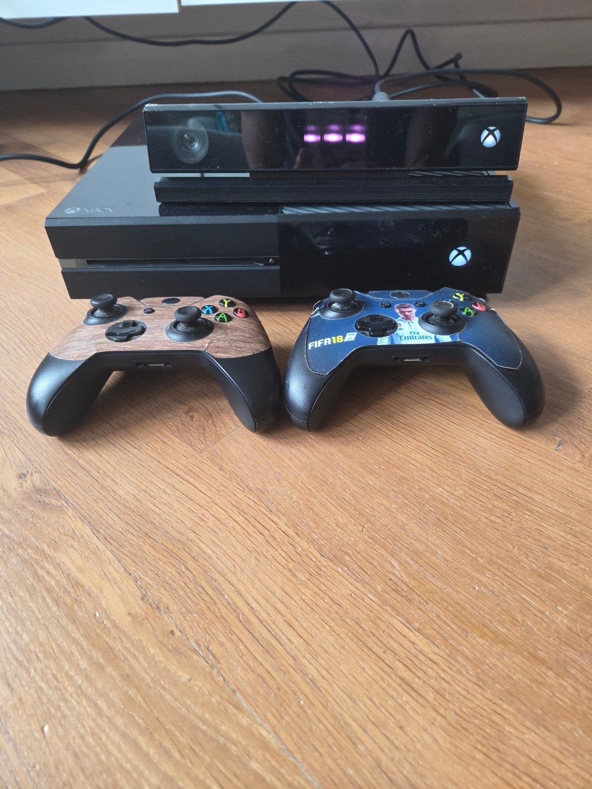 Xbox One met Kinect en 2 controllers, Spelcomputers en Games, Xbox One, Met 2 controllers, Ophalen of Verzenden, 500 GB