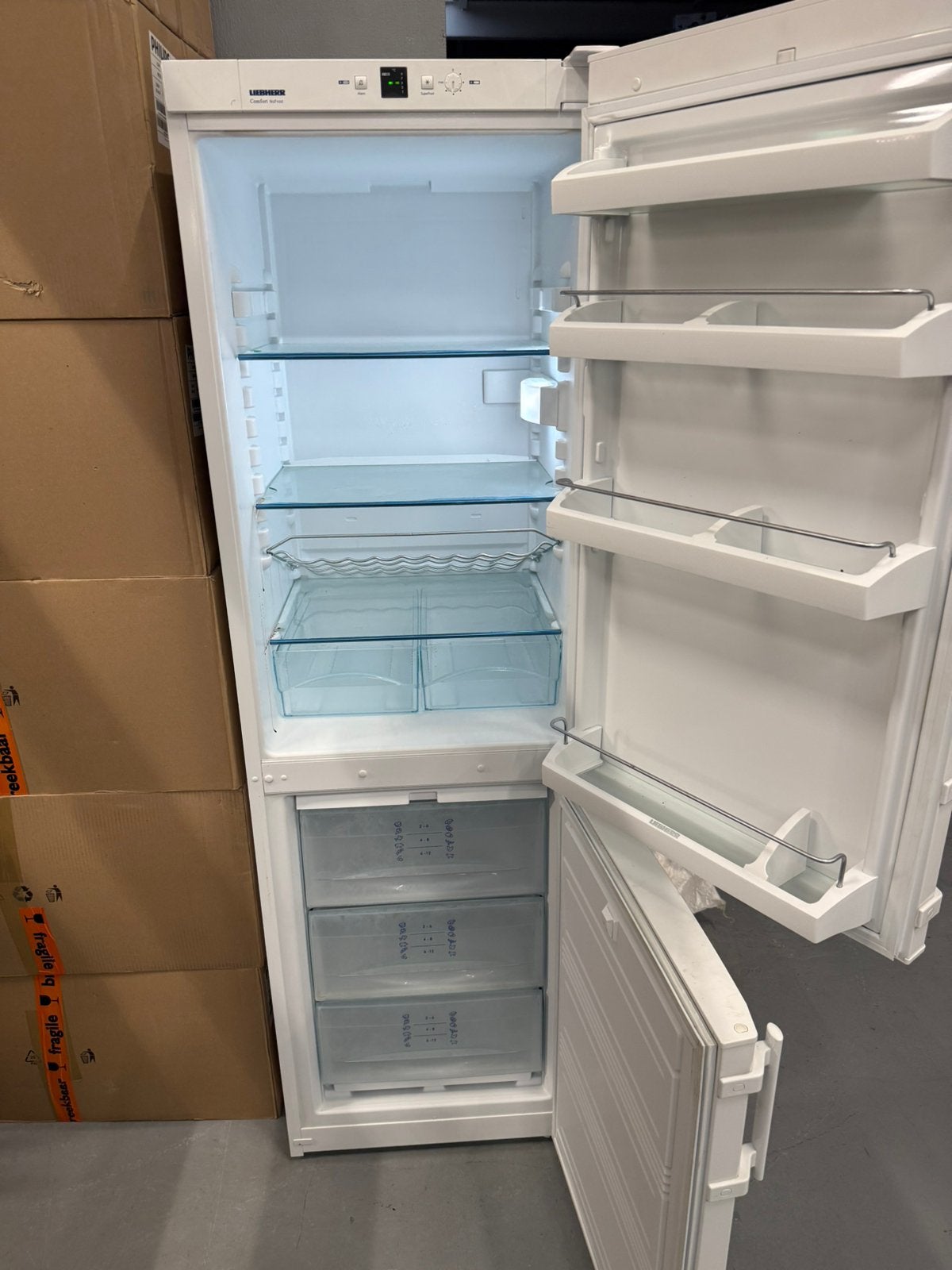 Liebherr koelvries nofrost combi 186x60x63 cm, 200 liter of meer, Met aparte vriezer, Zo goed als nieuw, 160 cm of meer