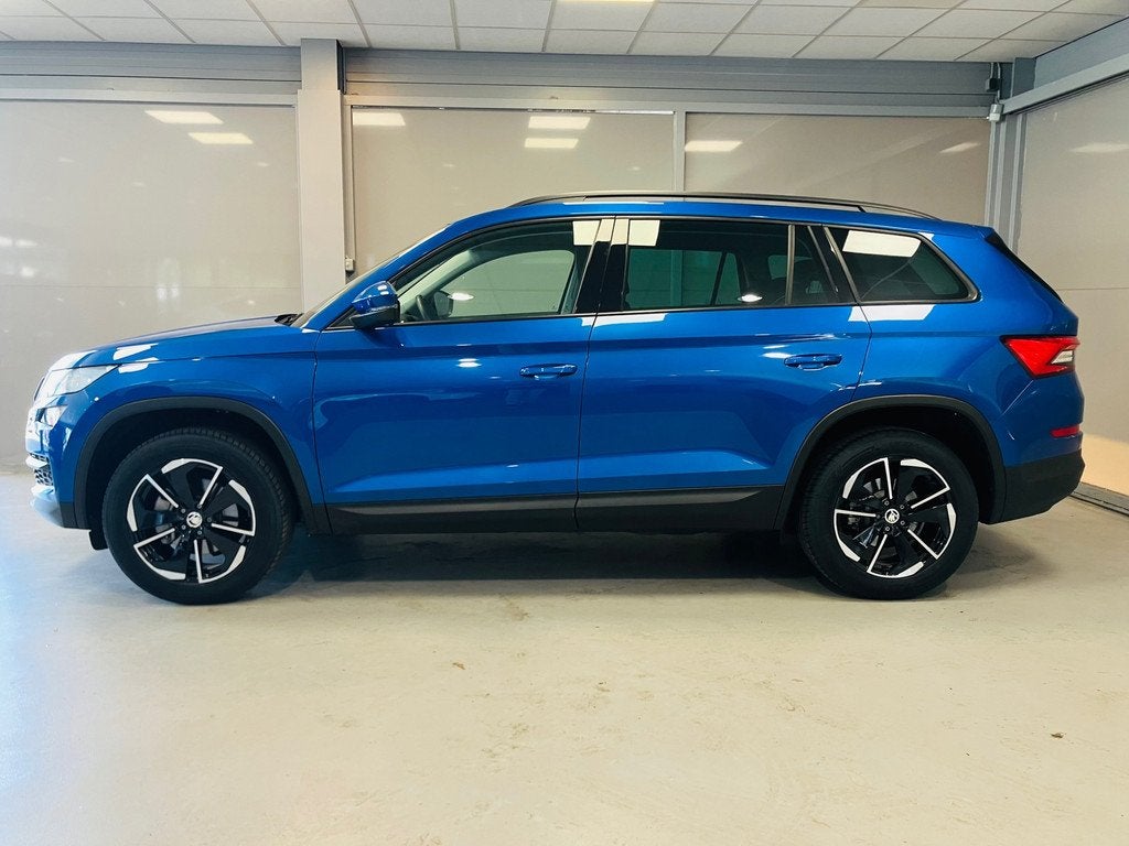 Skoda KODIAQ Ambition 1.5TSi DSG 7 | Camera | 18" BI-color v, Auto's, Skoda, Stof, 4 cilinders, 150 pk, Blauw