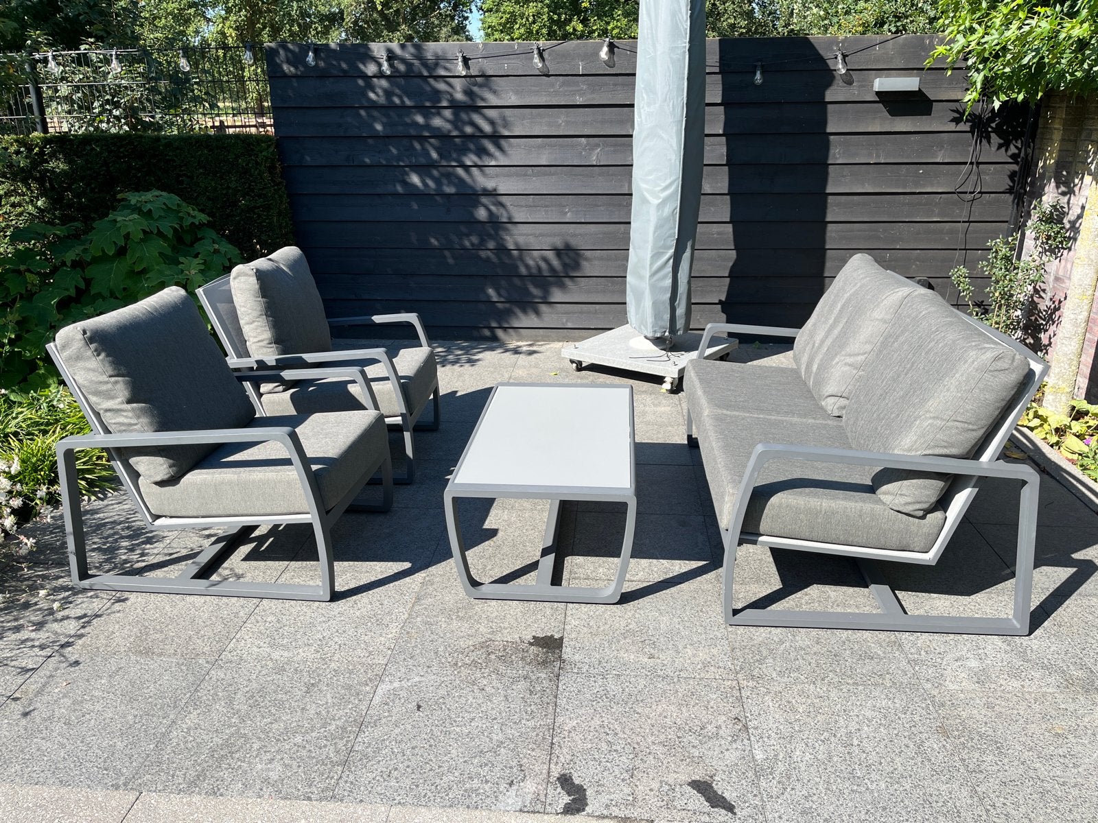 Moderne loungeset met 2 fauteuils, 1 bank en salontafel, Tuin en Terras, Ophalen, 4 zitplaatsen, Gebruikt, Aluminium