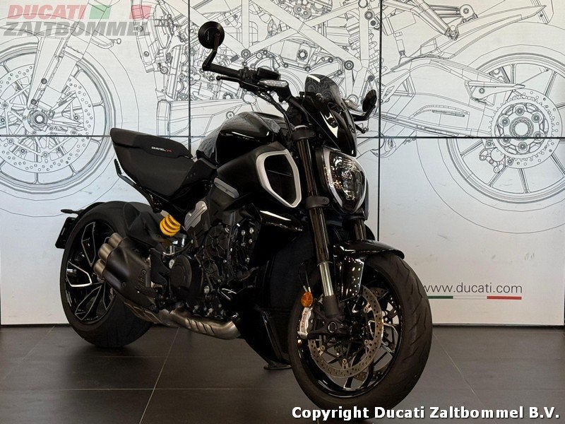 Ducati DIAVEL V4 (bj 2024), Motoren, Meer dan 35 kW, 1158 cc, Naked bike, Gebruikt