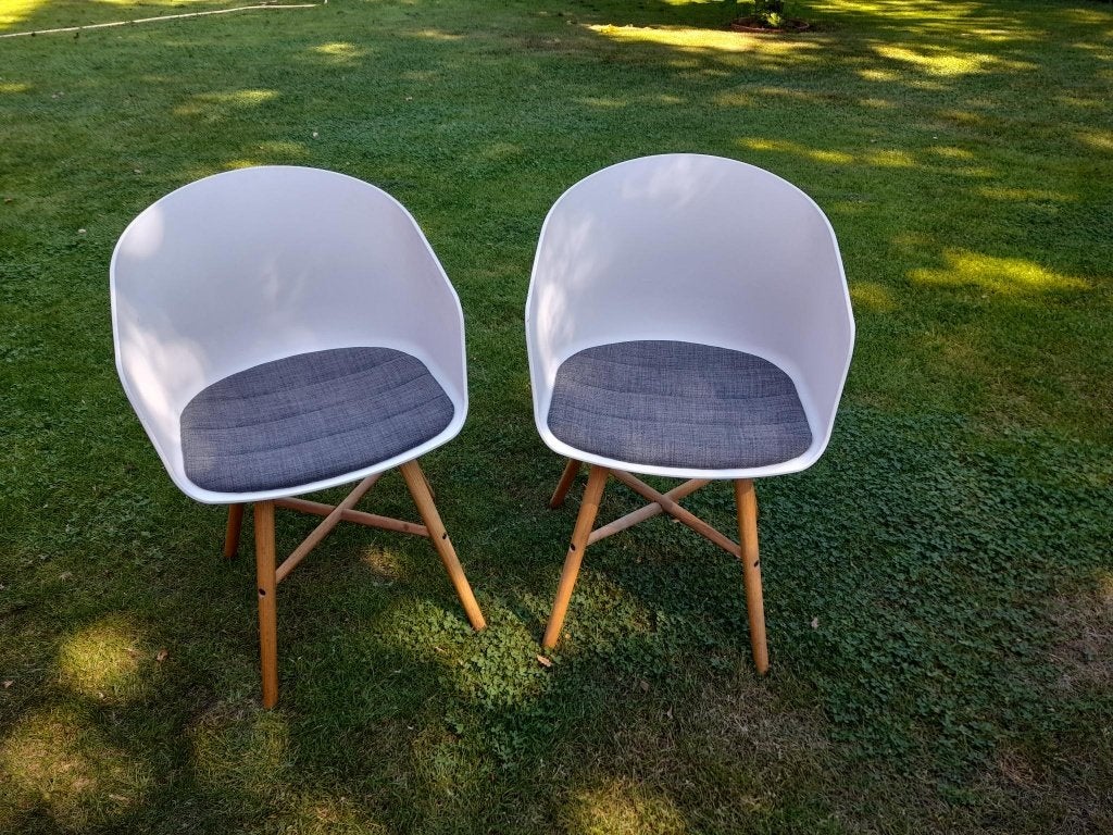 leuke, gezellige stoeltjes, wit met hout, Ophalen, Gebruikt, Twee, Wit