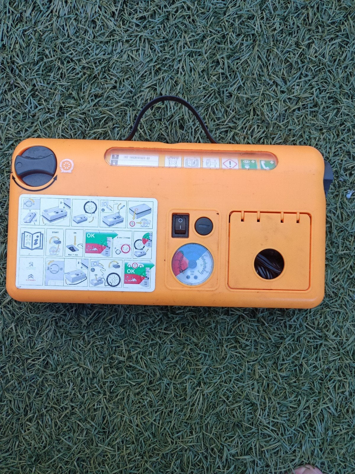 Bandreparatieset met compressor en afdichtmiddel, Ophalen of Verzenden, Gebruikt