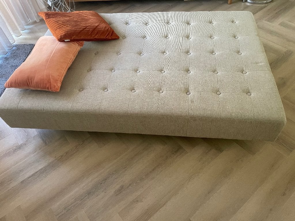 Crème kleurige sofa / slaapbank op wielen, Huis en Inrichting, Banken | Sofa's en Chaises Longues, Ophalen, Overige materialen