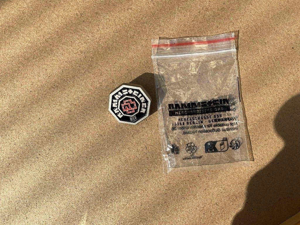 pin/speld van "Rammstein" bier zie foto, Pin/speld van "Rammstein" bier zie foto, Nieuw, Ophalen of Verzenden, Foto of Kaart