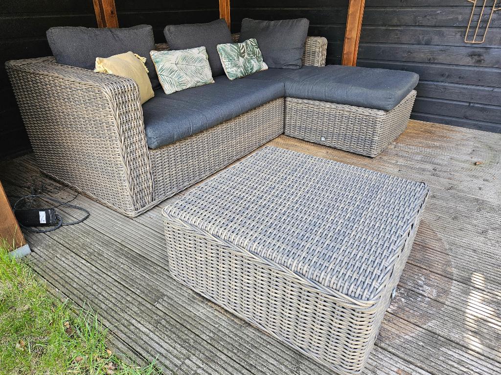 Leuke lounge set, gratis af te halen in Apeldoorn, Tuin en Terras, Tuinsets en Loungesets, Ophalen, 5 zitplaatsen, Kunststof, Gebruikt