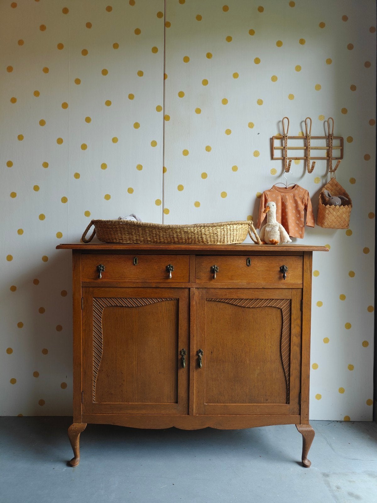 Vintage commode Queen Ann / massief hout / bezorgen mogelijk, Kinderen en Baby's, Kinderkamer | Commodes en Kasten, Zo goed als nieuw