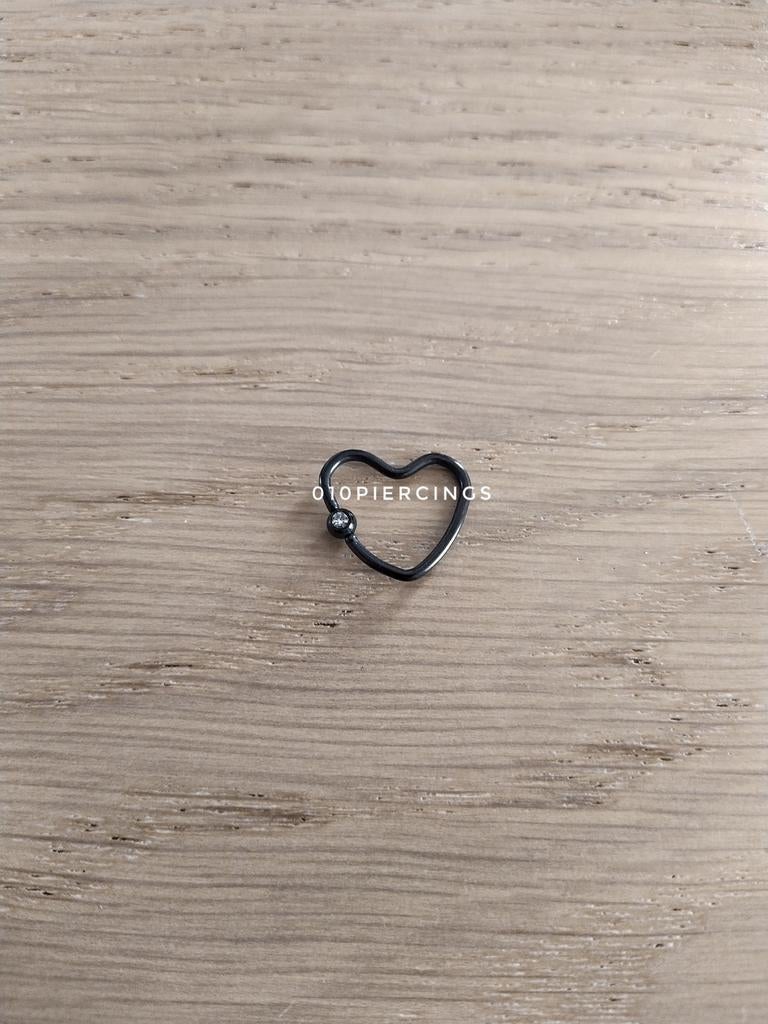 Nieuwe oorpiercing, tragus, helix piercing. Zwart. Hart., Ophalen of Verzenden, Zo goed als nieuw, Staal, Oor- of Traguspiercing