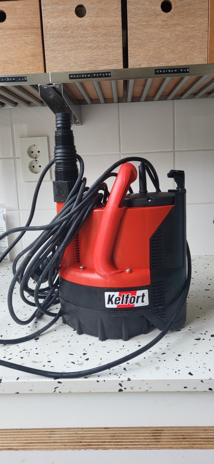 Dompelpomp Kelfort 300W + slang 8m, Doe-het-zelf en Verbouw, Reinigingsmachines, Ophalen, Zo goed als nieuw, Overige typen