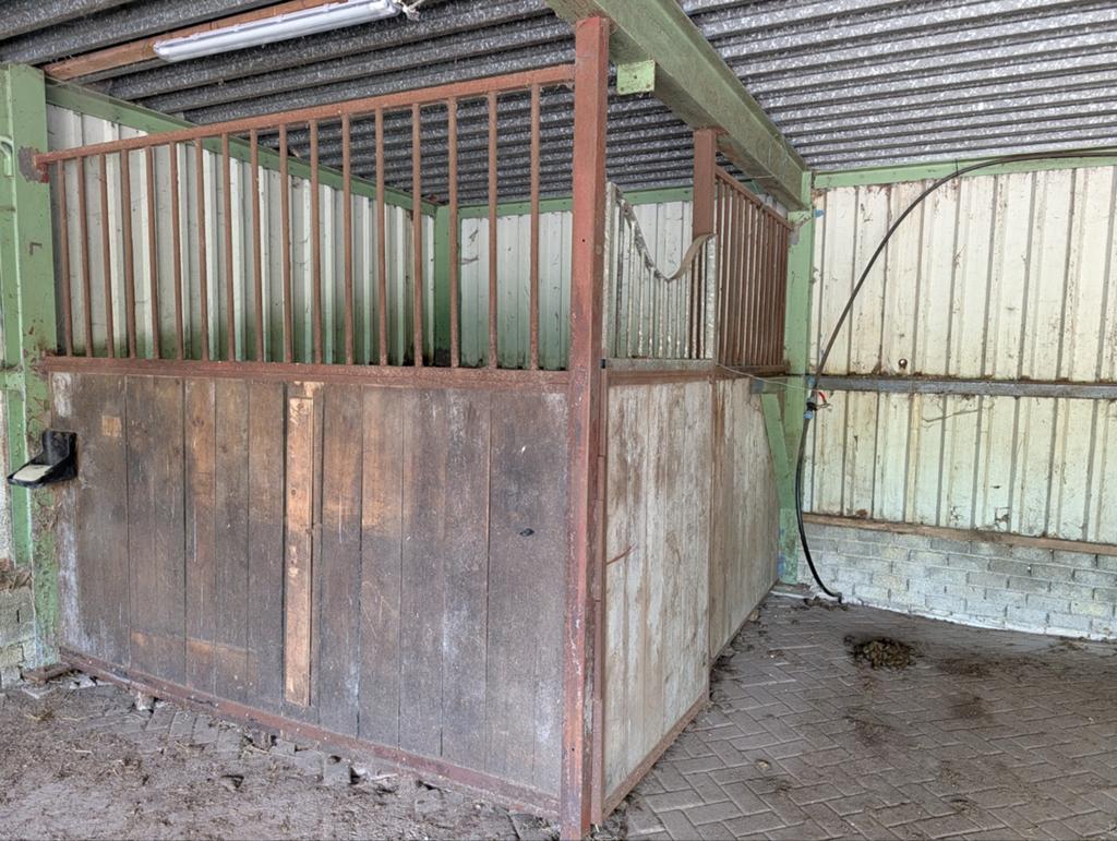 Oude paardenbox, ca 3x3 meter, Dieren en Toebehoren, Stalling en Weidegang