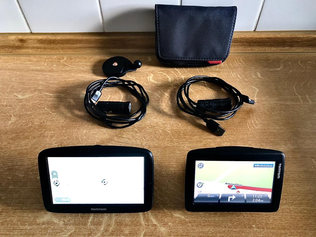 Tomtom Start 25 en Via 52 met lifetime updates, Auto diversen, Ophalen of Verzenden, Zo goed als nieuw
