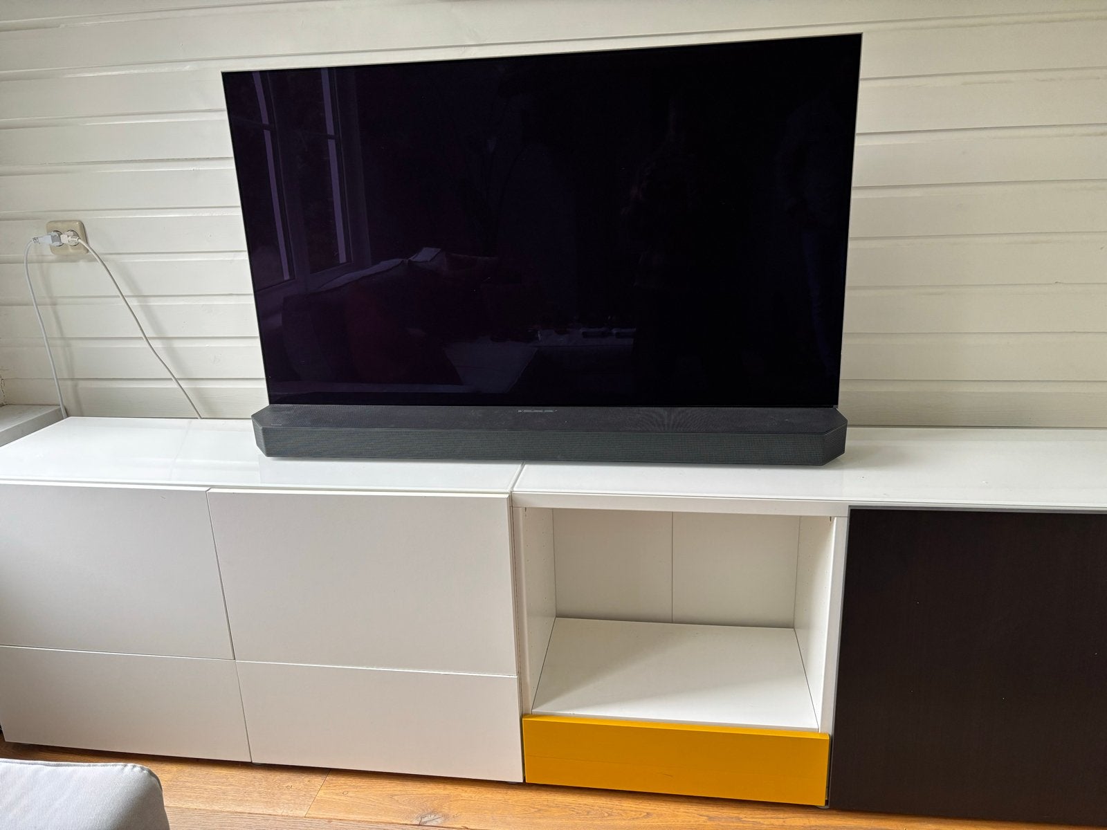 GRATIS-IKEA TV-meubel met glasplaat 2x 120 cm., Ophalen, Gebruikt, 150 tot 200 cm, Minder dan 100 cm