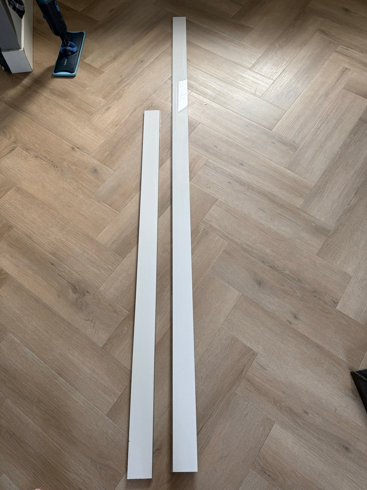 IKEA Plinten - 1x 1,50m en 1x 2,20m met bevestiging, Doe-het-zelf en Verbouw, Plinten en Afwerking, Ophalen, Gebruikt, 200 tot 250 cm