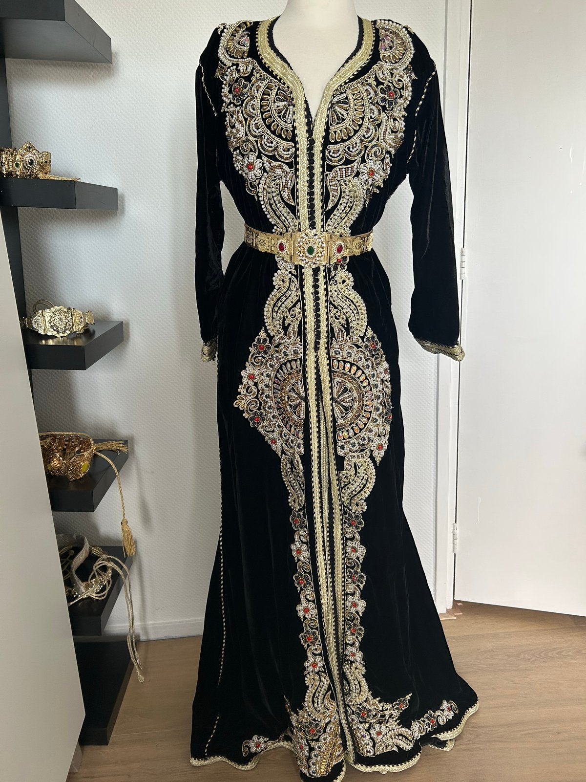 Prachtige Zwarte Caftan met Gouden Borduurwerk, Overige typen, Zwart, Zo goed als nieuw, Ophalen
