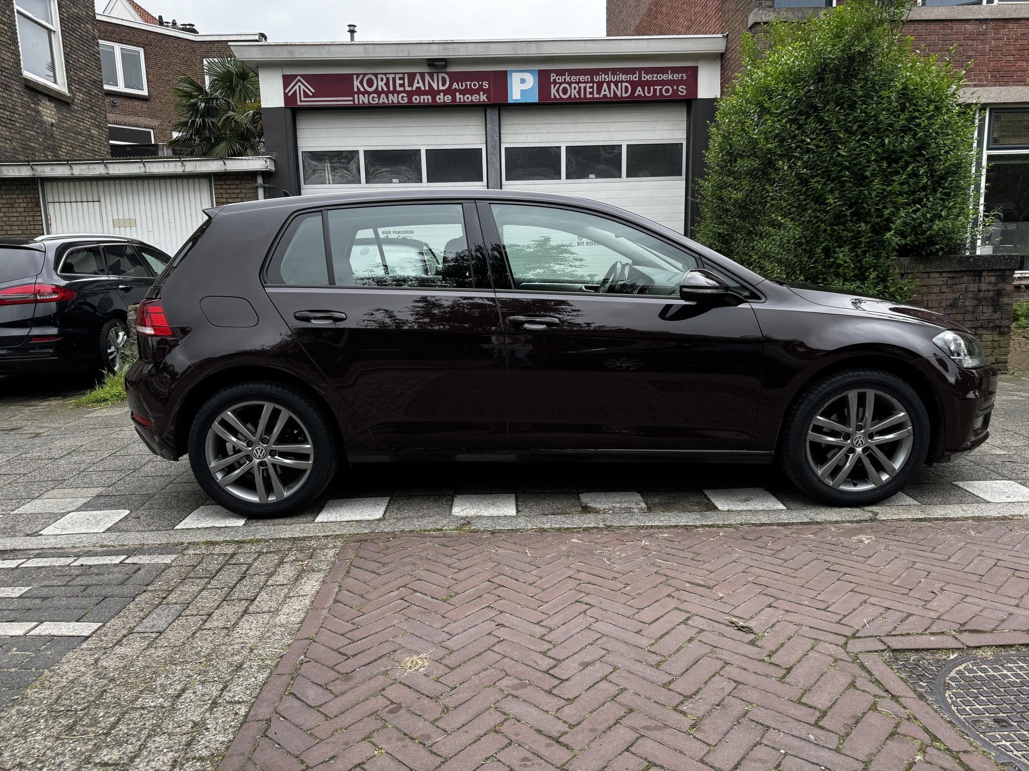 Volkswagen Golf 1.0 TSI Trendline l Clima l Carplay l Parkee, Gebruikt, Met garantie (alle), 610 kg, Origineel Nederlands
