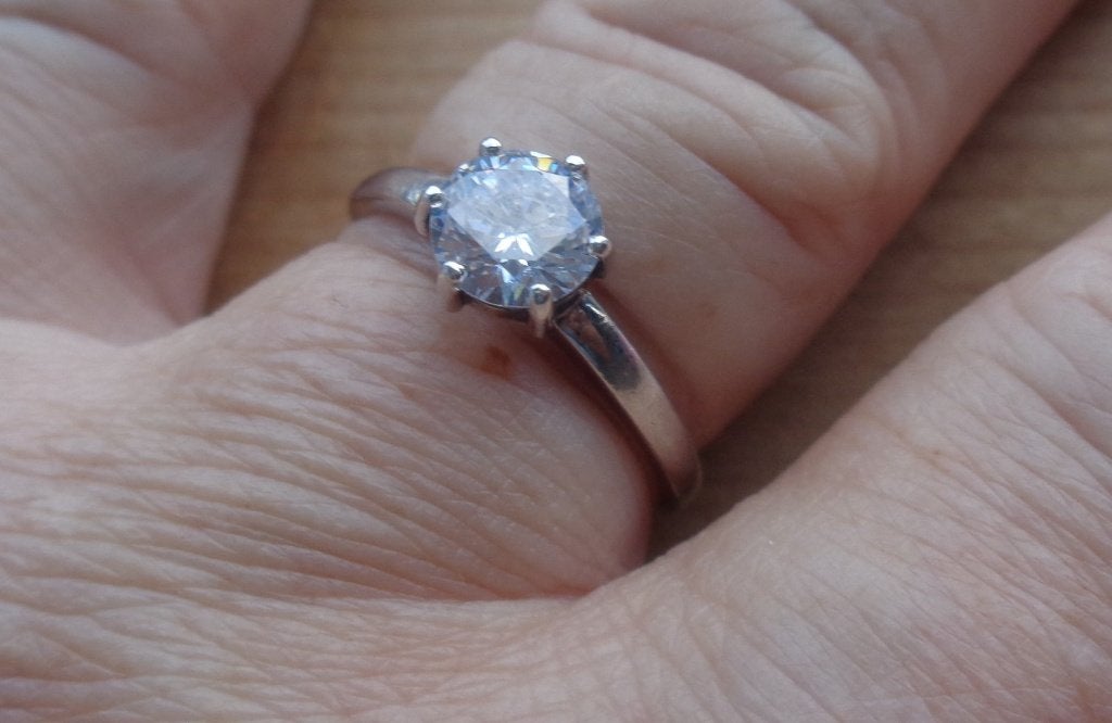 zilveren ring met mooie heldere steen [991], Verzenden, Zo goed als nieuw, 17 tot 18, Dame