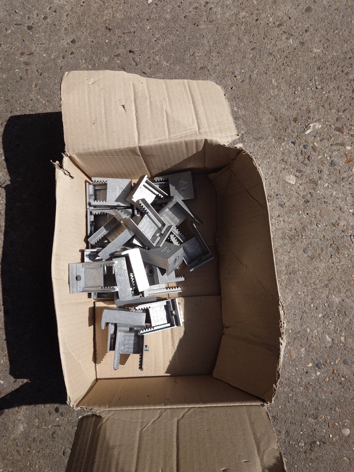 Nieuwe Metalen bevestigingsklemmen eindklemmen Esdec CFB, Ophalen of Verzenden, Gebruikt, Minder dan 50 mm, Overige typen