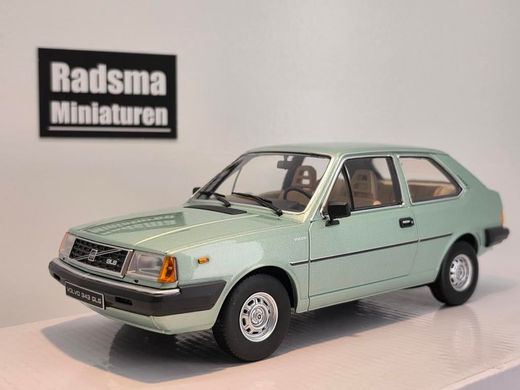 Volvo 343 GLS - Groen metallic - 1:18 Triple9, Auto, Triple9, Nieuw, Ophalen of Verzenden