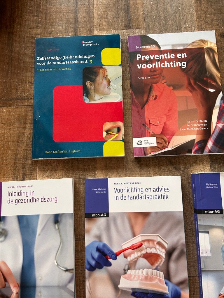 Tandartsassistente studieboeken MBO 4, Ophalen of Verzenden, Beta, Zo goed als nieuw, MBO