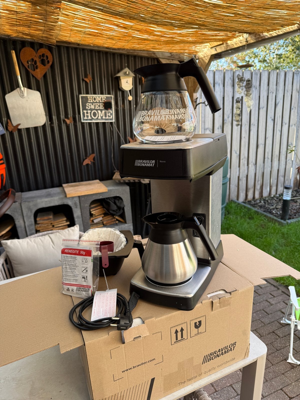 Nieuwe Bravilor Bonamat Nova met glazen en thermoskan, Ophalen, 10 kopjes of meer, Gemalen koffie, Koffiemachine