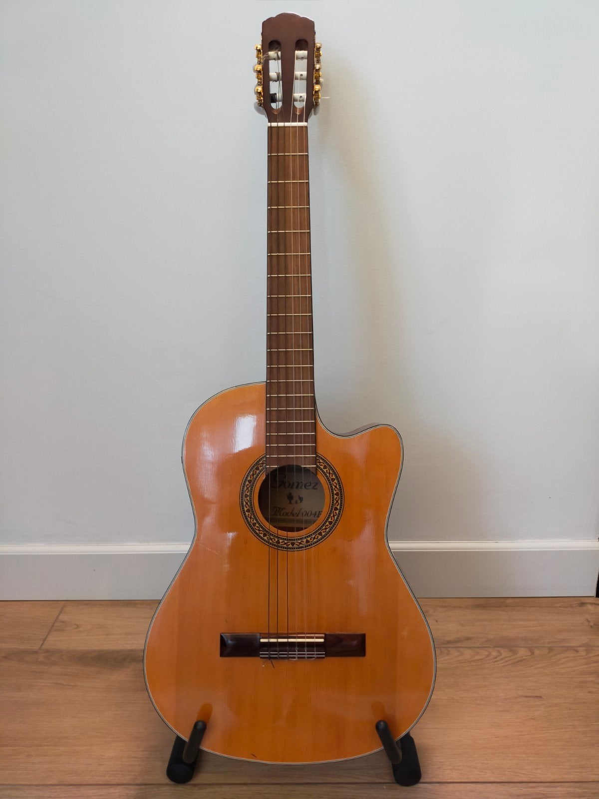 Gomez Model 004E Semi-akoestische gitaar met standaard, Ophalen, Gebruikt, Klassieke of Spaanse gitaar, Met (piezo-)element