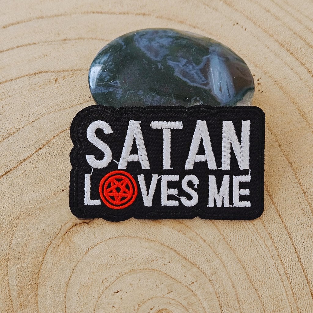 Strijk embleem applicatie Patch Satan loves me, D, Nieuw, Ophalen of Verzenden, D