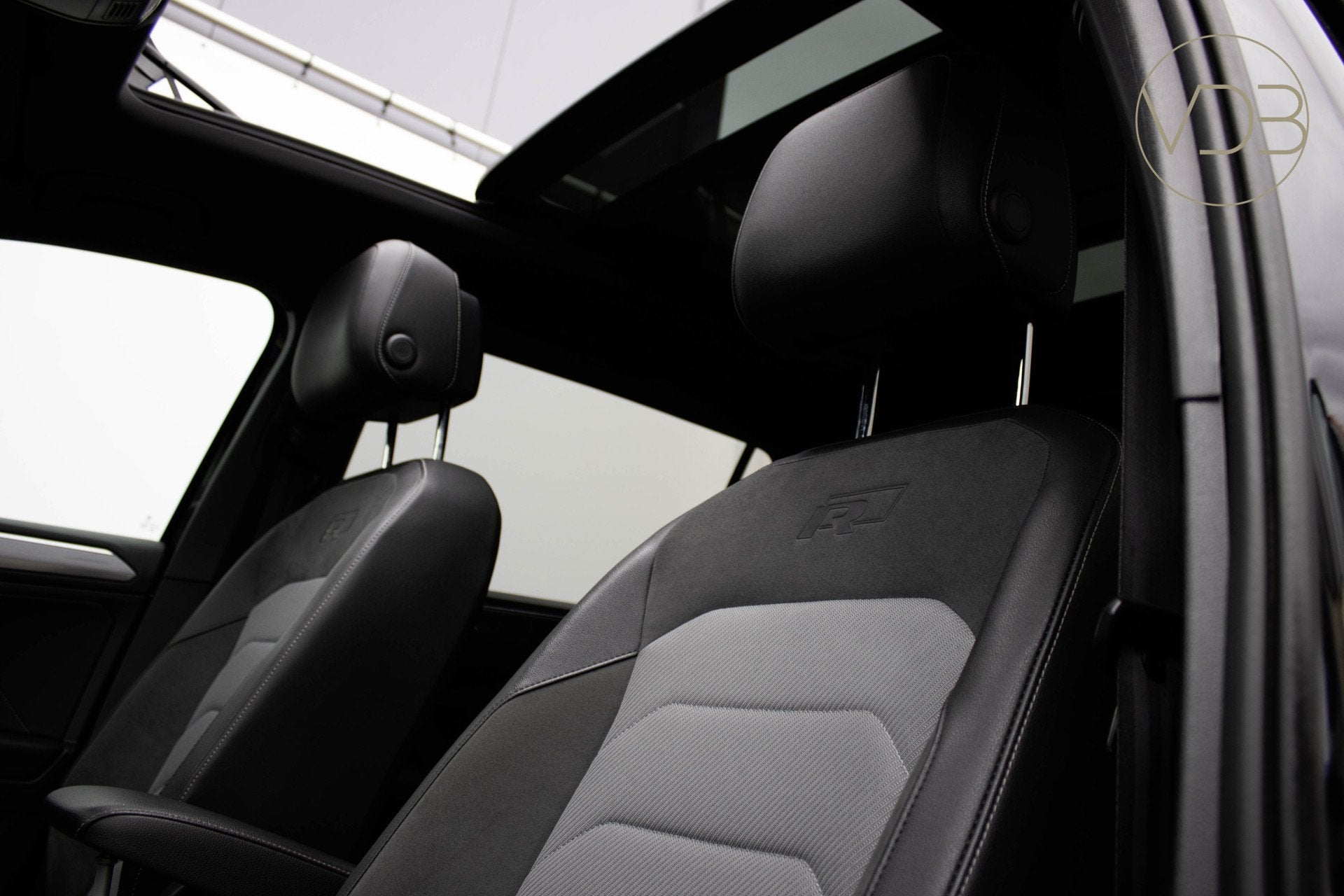 Volkswagen Tiguan Allspace 1.5 TSI Highline Business R 7-Per, Zwart, Origineel Nederlands, Bedrijf, SUV of Terreinwagen