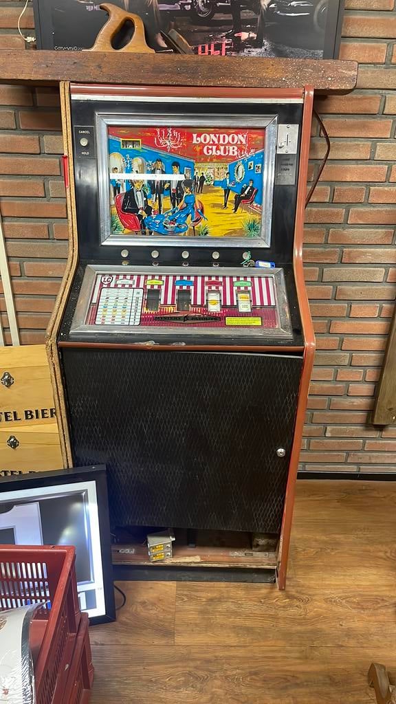 Oude gok kast deco voor mancave, Verzamelen, Automaten | Gokkasten en Fruitautomaten, Ophalen, Zo goed als nieuw